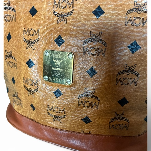 MCM Visetos monogram drawstring bucket bag with gold-tone hardware - Picture 3 of 7